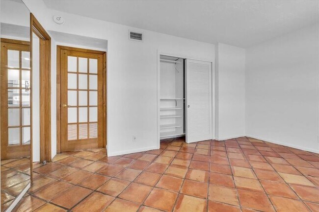 Building Photo - 6000 N Ocean Blvd