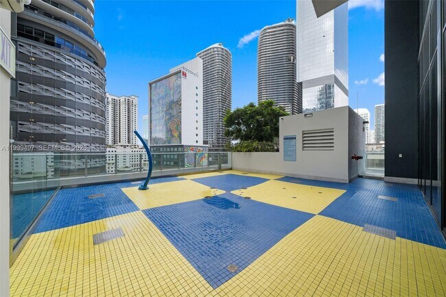 Building Photo - 1010 Brickell Ave