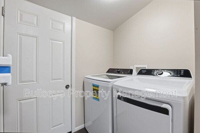 Building Photo - 830 N 10th St