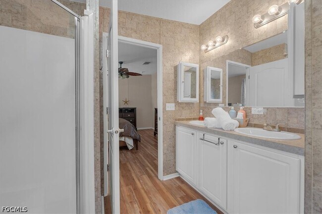 Building Photo - 701 Coral Dr