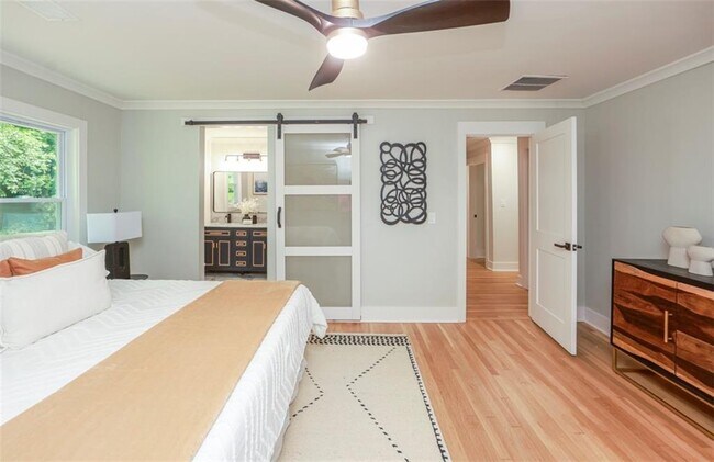 Building Photo - 2908 N Hills Dr NE