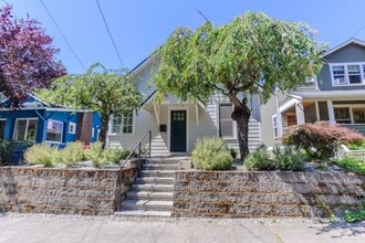 Building Photo - 3Bd/1.5Ba Seattle House