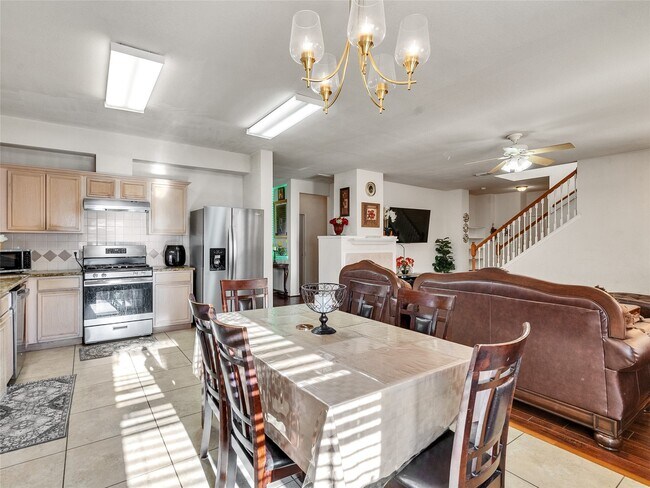 Building Photo - 5514 Gatesprings Ln