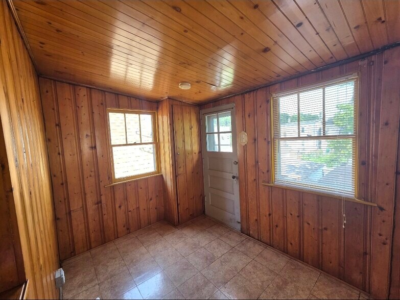 Building Photo - 3446 W Beach Ave
