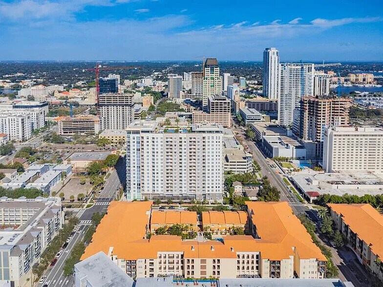 Aerial View - 200 4th Ave S
