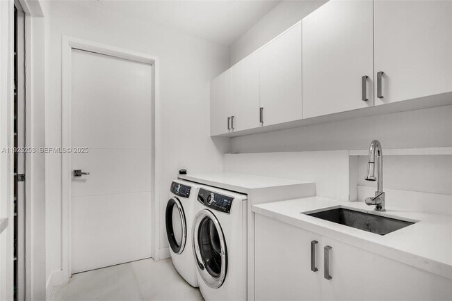 Building Photo - 420 Island Dr