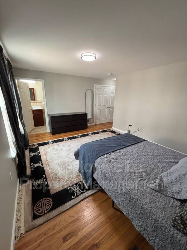 Building Photo - 255-257 NJ Railroad Ave #1