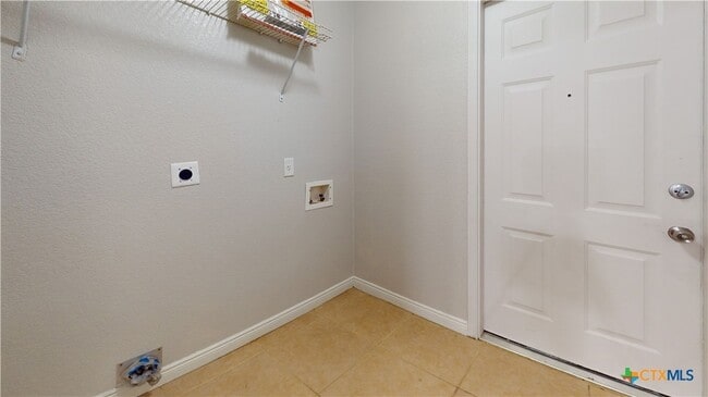 Building Photo - 3909 Bolivar Dr