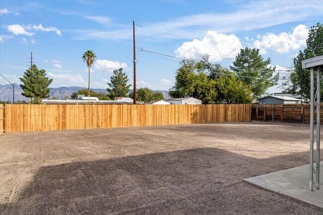 Building Photo - Great Eastside Home!