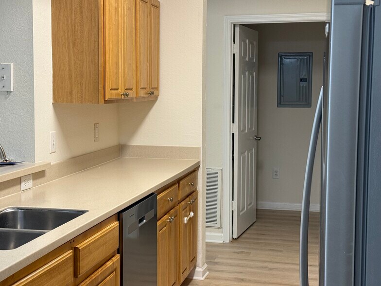 Kitchen View2 - 10075 Gate Pky N