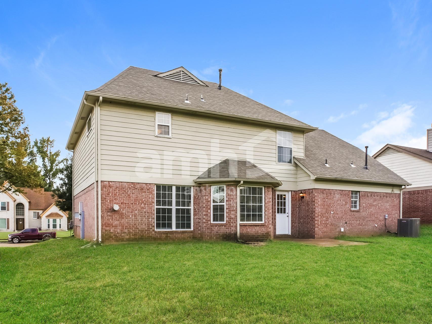 Building Photo - 7748 Parkmont Dr
