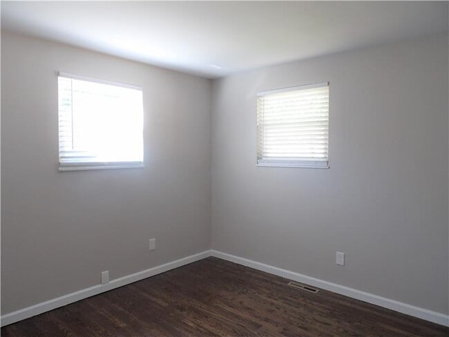 Building Photo - 122 Tracy Ln