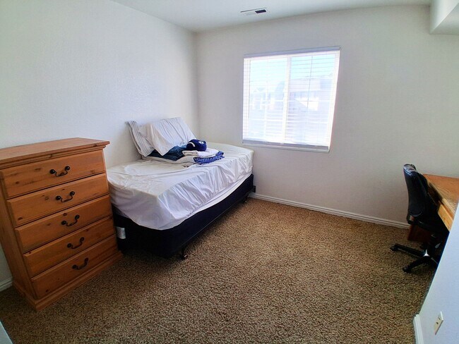 Building Photo - 104 W 1230 N St