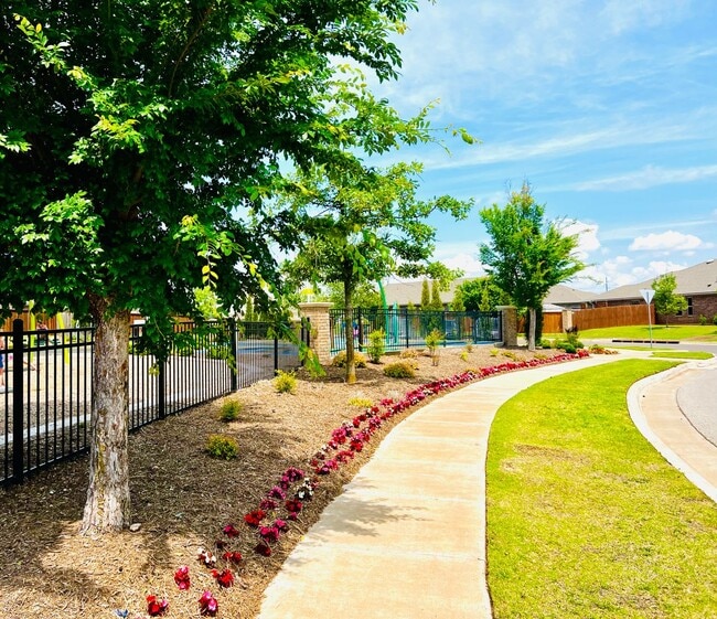 Building Photo - Beautiful 3BD 2BA Located in Edmond's Valencia NW 187th Addition!!