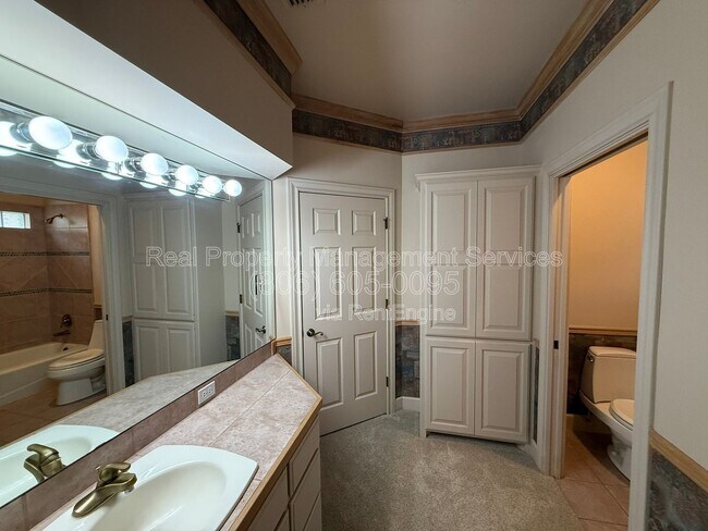 Building Photo - 2707 Regis St