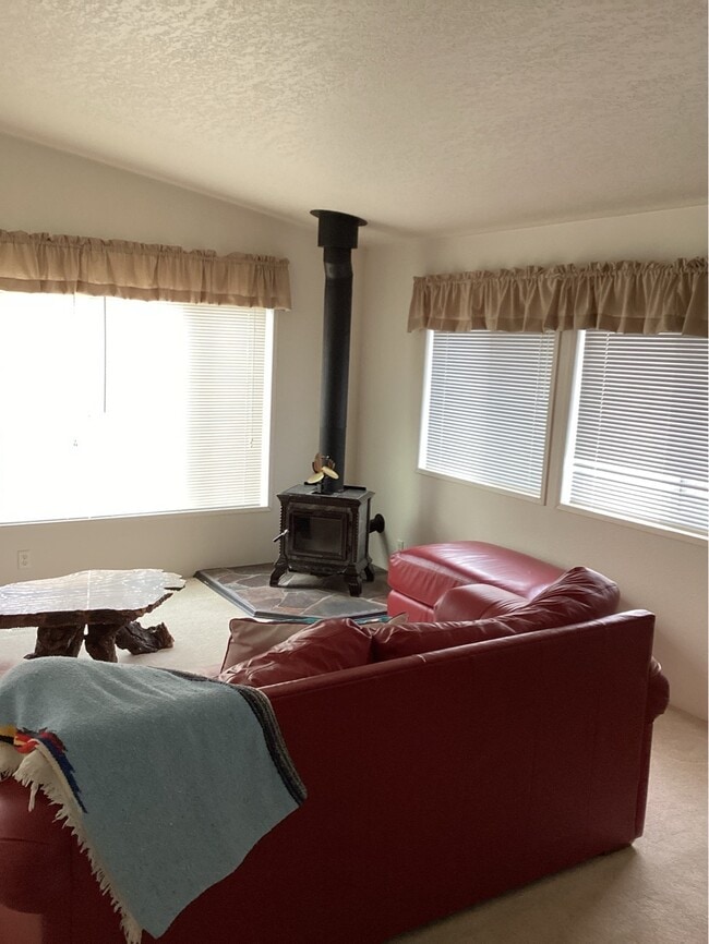 Building Photo - 365 SW Pacific View St