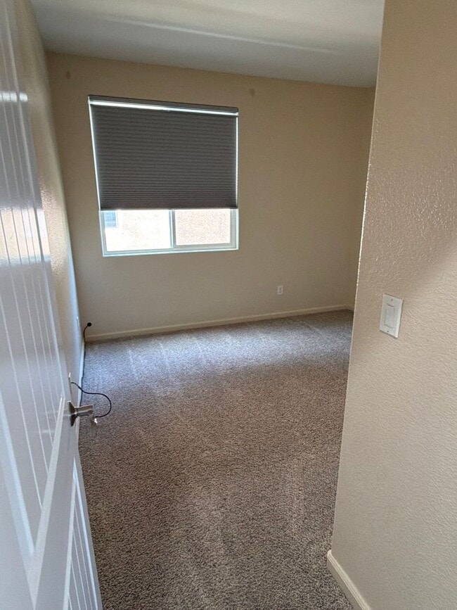 Building Photo - 4032 Vittoria Ln