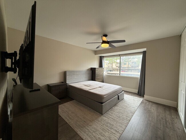 Building Photo - Recently Remodeled Condo in Villa La Jolla...