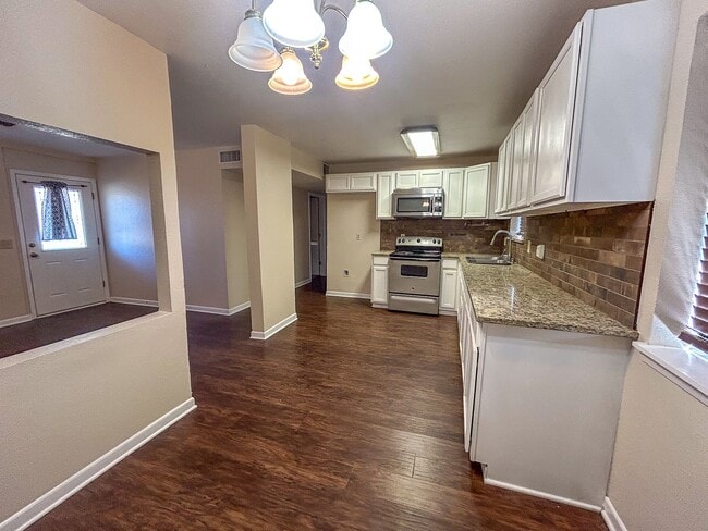 Building Photo - Charming Chico 4 bedroom 2 Bath