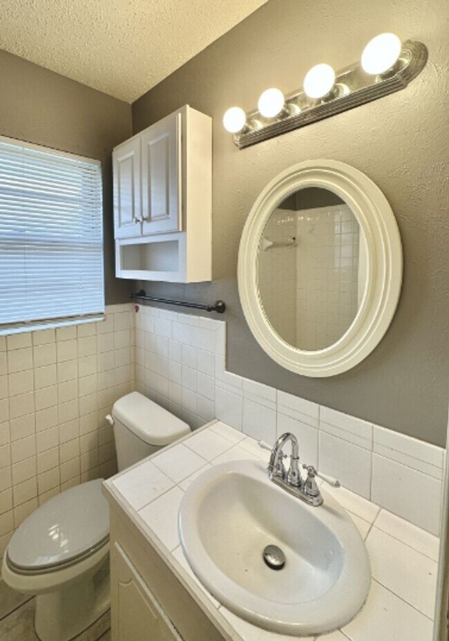 Building Photo - 4 bedroom