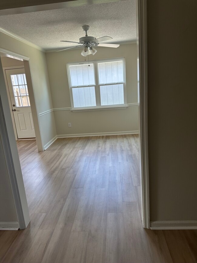 Building Photo - 3891 Almon Dr