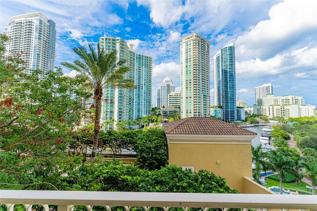 Building Photo - 511 SE 5 Ave