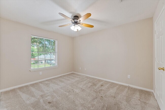 Building Photo - 23806 Spring Way Dr