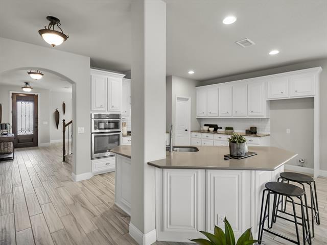 Building Photo - 310 Hawthorn Dr