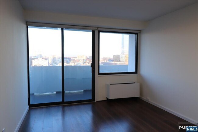 Building Photo - 1600 Center St