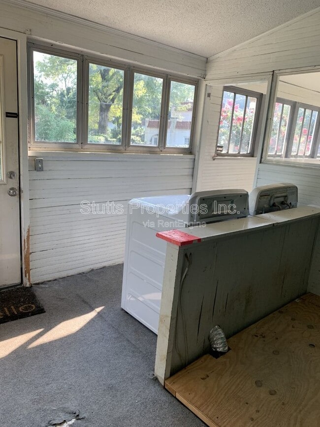 Building Photo - 713 Meridian St