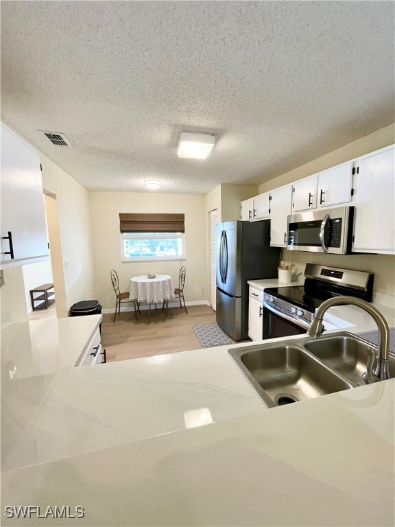 Building Photo - 645 Squire Cir