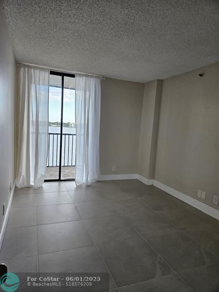 Building Photo - 105 Lake Emerald Dr
