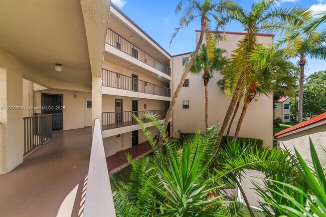 Building Photo - 2311 S Cypress Bend Dr