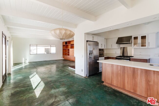 Building Photo - 2042 Sanborn Ave