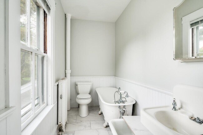 Building Photo - 110 Exeter Rd