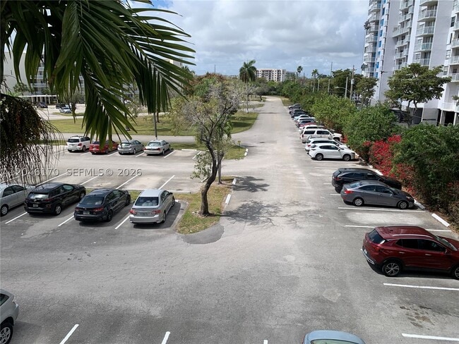 Building Photo - 2861 Leonard Dr