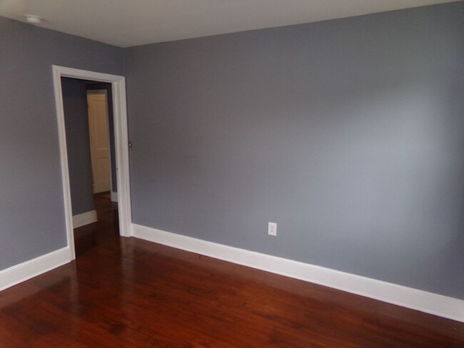 Building Photo - 2 BR Coming Soon in Colonial Heights! VIEW...