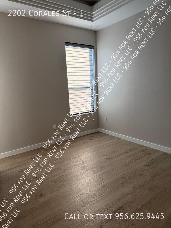 Building Photo - 2202 Corales St