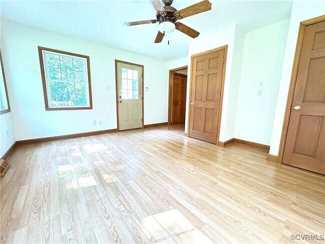 Building Photo - 16421 Chinook Dr