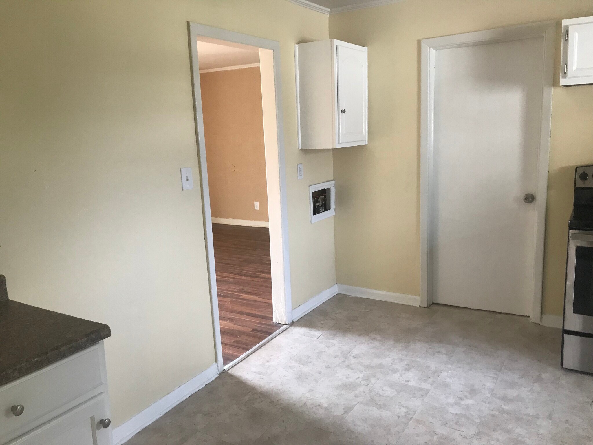 Kitchen - 2708 Lasalle St