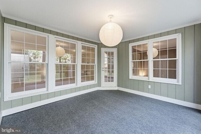 Building Photo - 5705 Brewer House Cir