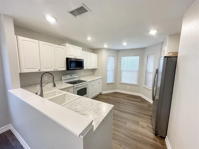 Building Photo - 3400 Napoleon Ct