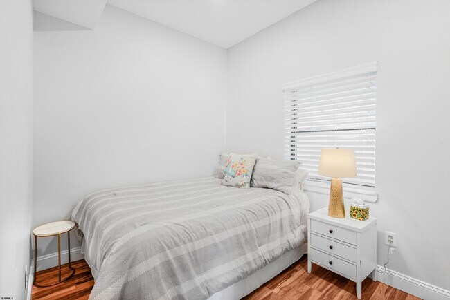 Building Photo - 9609 Pacific Ave