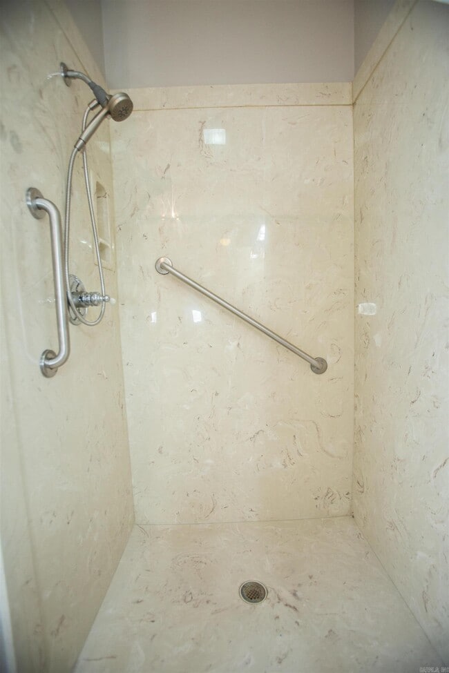 Building Photo - 2601 Sweetgrass Dr