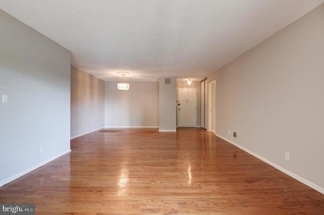 Building Photo - 8370 Greensboro Dr