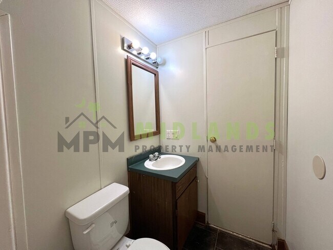 Building Photo - 575 Forts Pond Rd