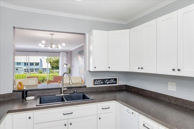 Building Photo - 6124 S River Run Dr