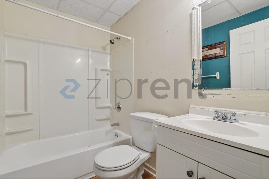 Building Photo - Unit 1