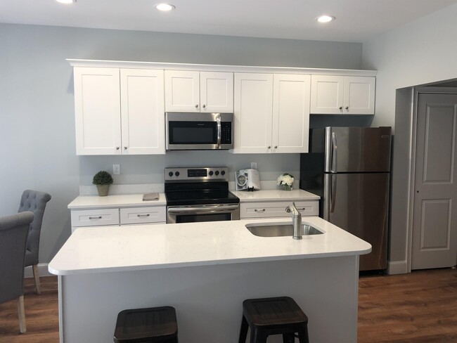 Building Photo - 2405 Rosa RoadRidge Manor Ct