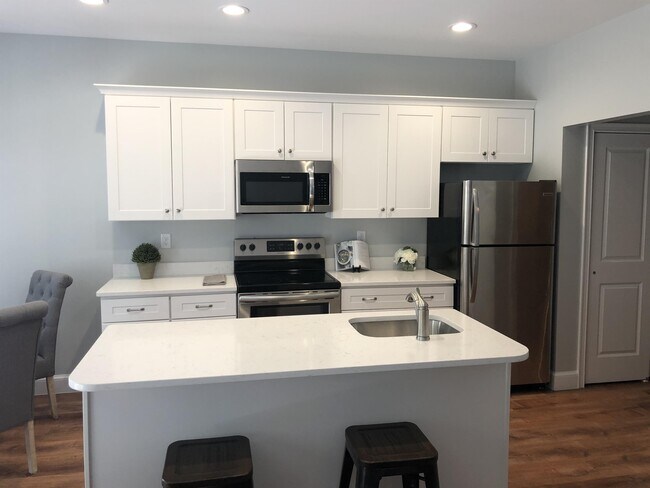 Building Photo - 2405 Rosa RoadRidge Manor Ct